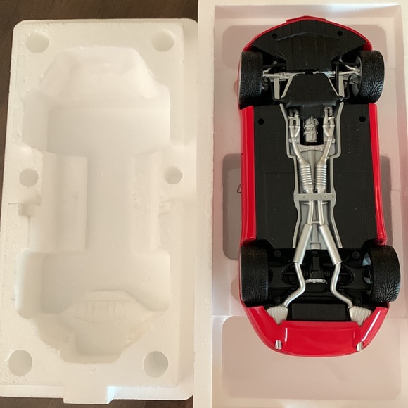 BMW Z8 Collectors Model Car - Red - Picture 11 of 16